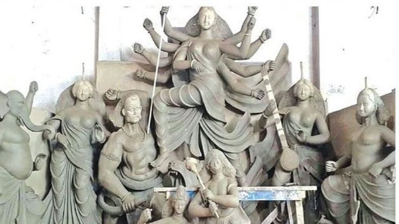 নীলফামারীর ১ হাজার মণ্ডপে প্রতিমায় শেষ তুলির আঁচড়